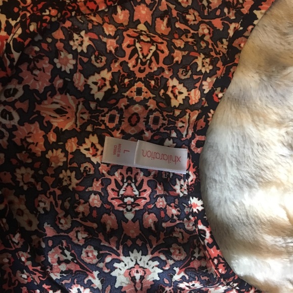 Cold shoulder blouse - Picture 3 of 6